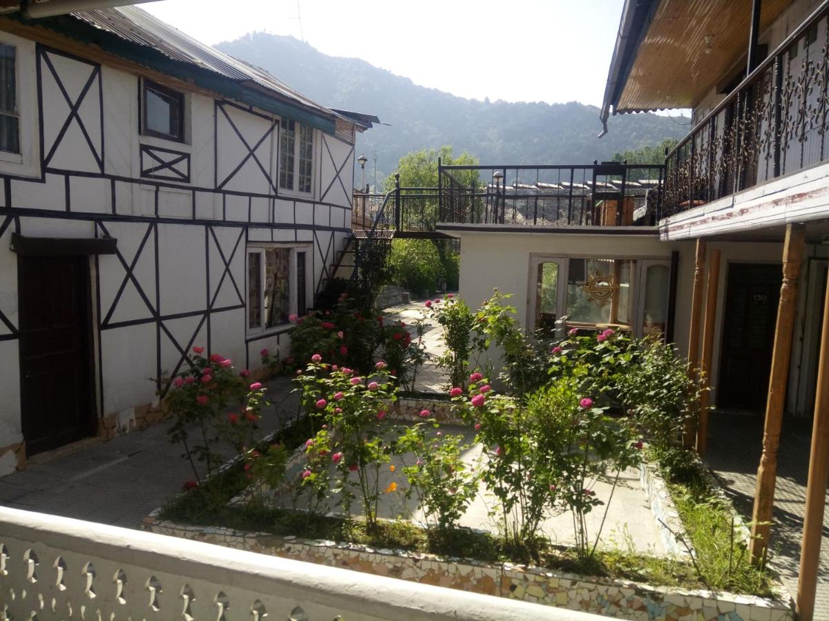 Hotel new shalimar dal lake