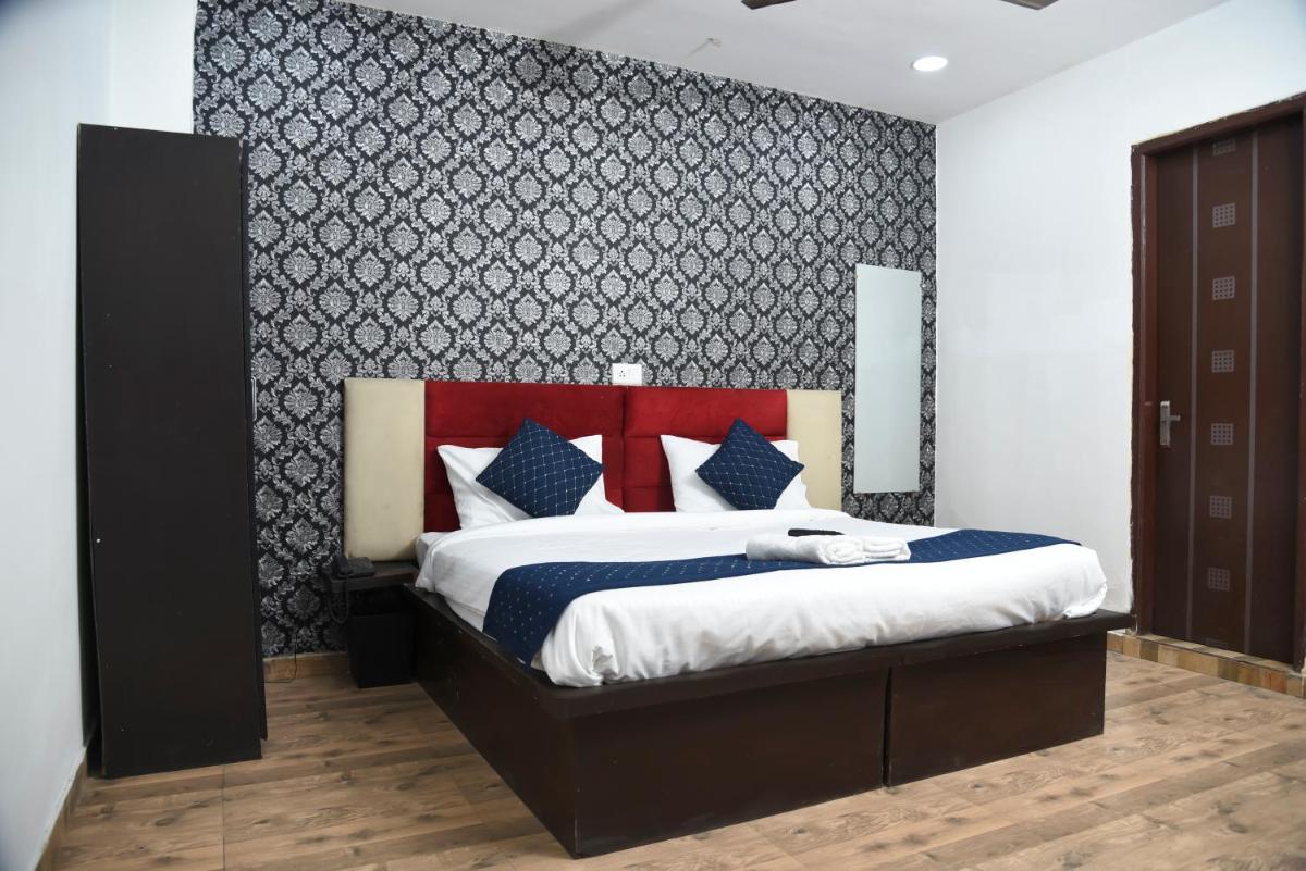 Hotel Orchid INN at Budget Bazaar Janakpuri