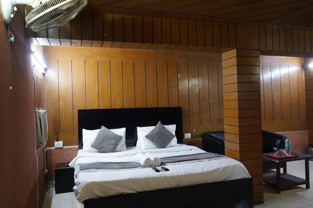Hotel Quadis - Noida sec 15