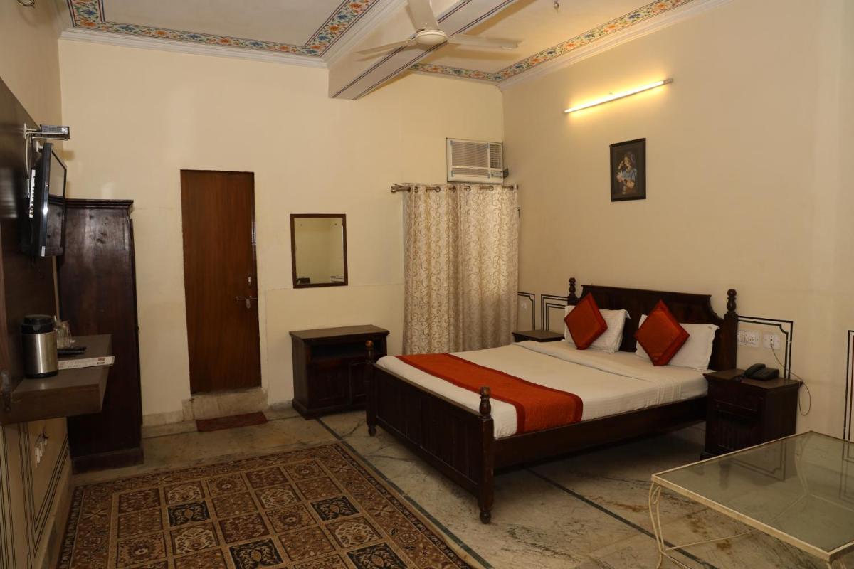 Hotel Raghuraj palace
