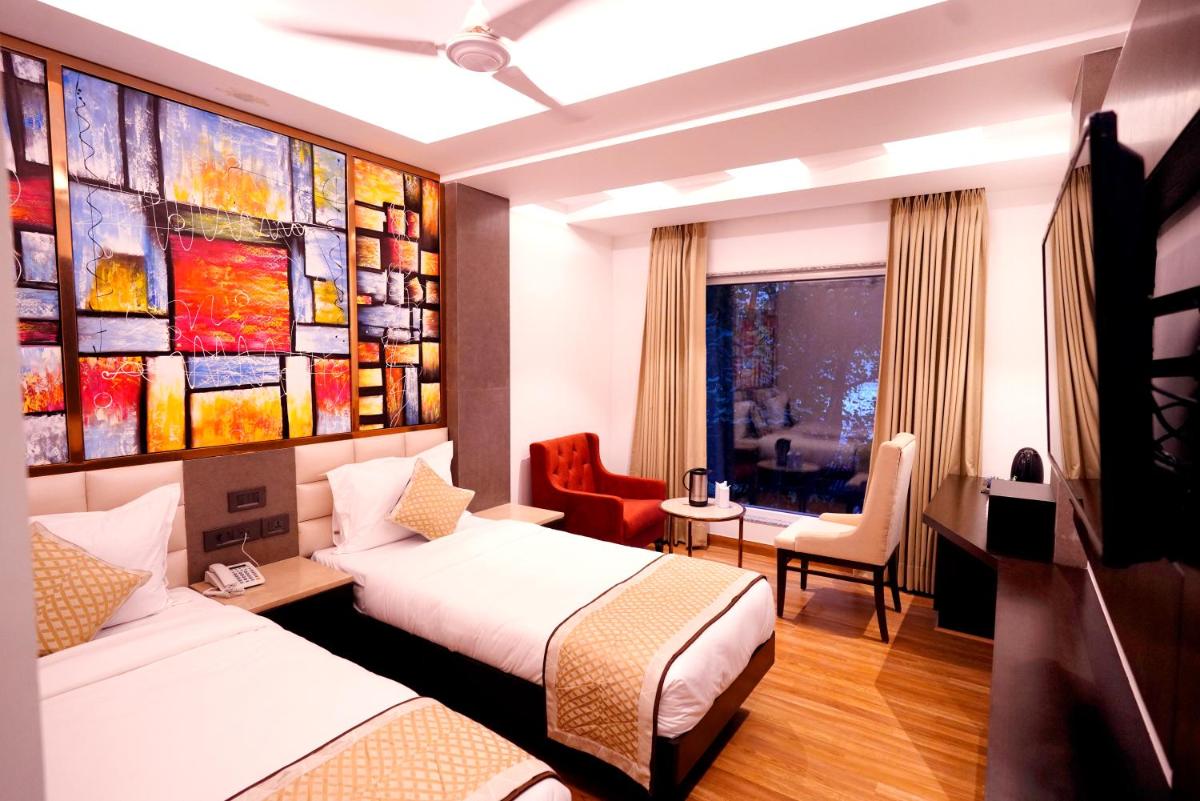 Hotel Ritz with Free Airport Pickup