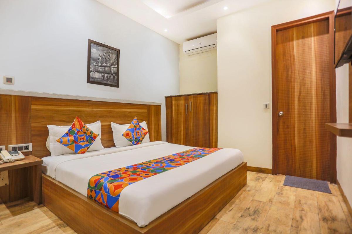 Hotel Royal Touch Near BLK Hospital & Walking from Metro Station
