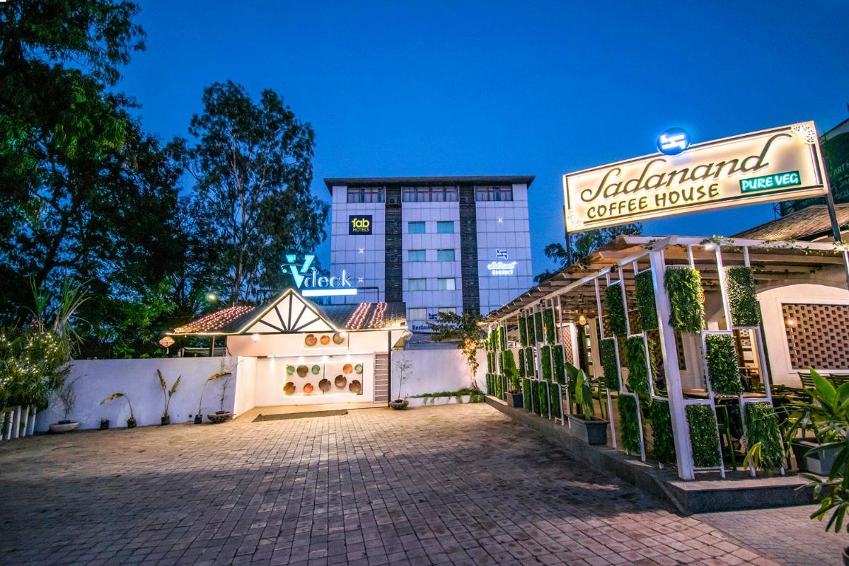 Hotel Sadanand Regency
