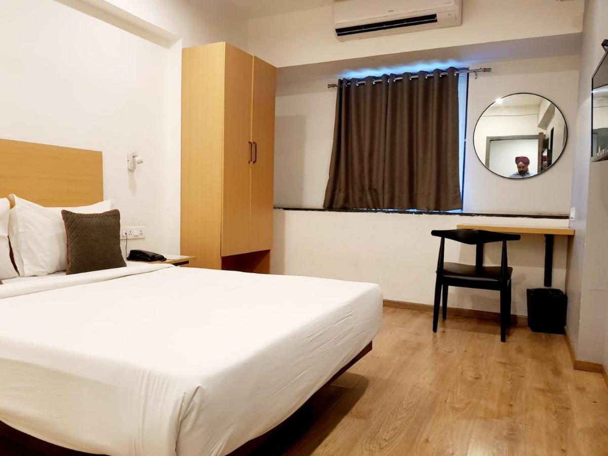 Hotel Samrat, Mumbai