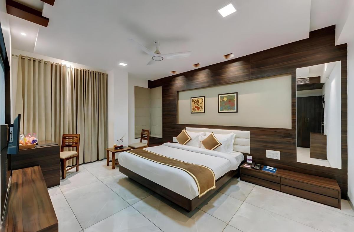 Hotel Savi Suryaprakash