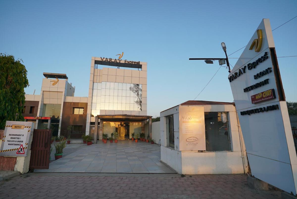 Hotel Varay Express
