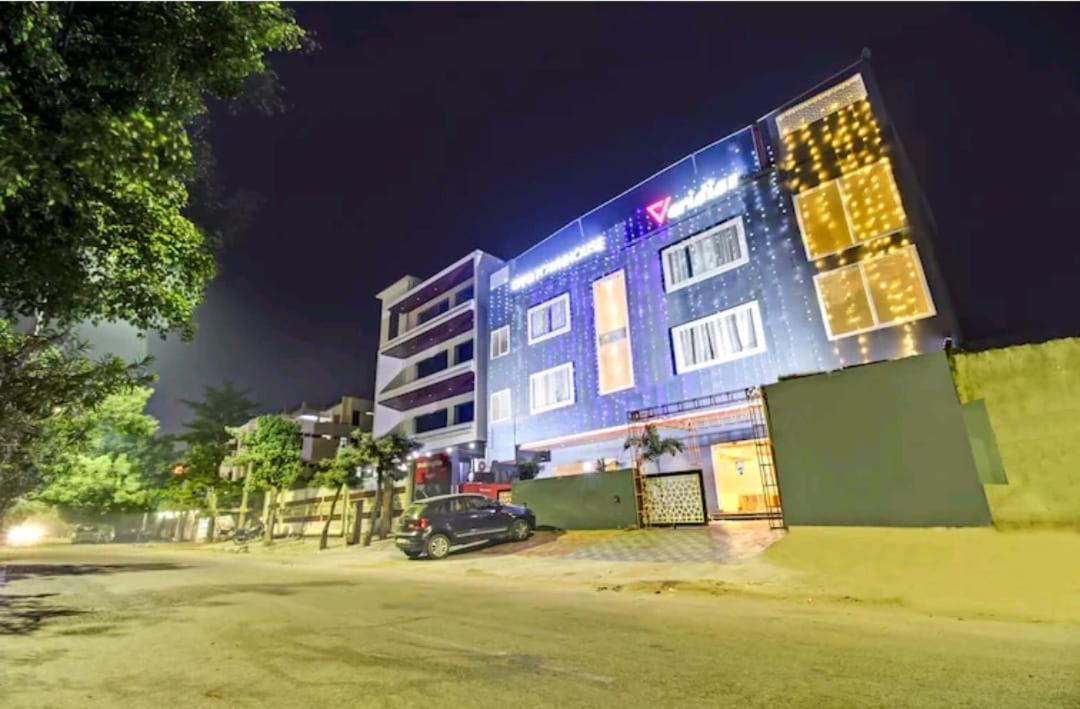Hotel Veridian 100 Meter From Sahara Hospital Gate No-3