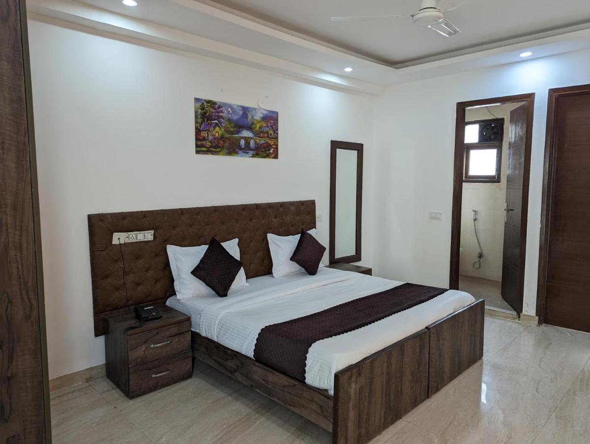 Hotel Vistacrest Noida Sector 35