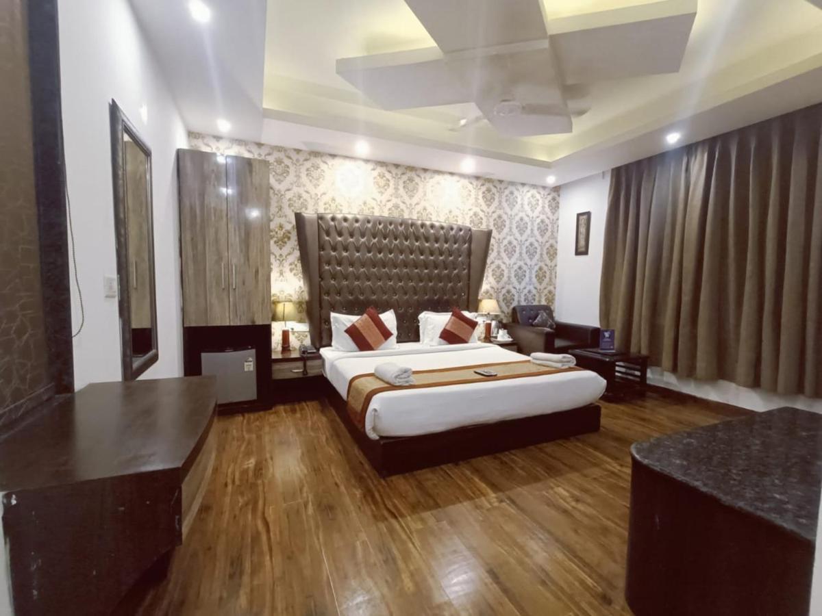 Hotel Waterfall Paschim Vihar Delhi