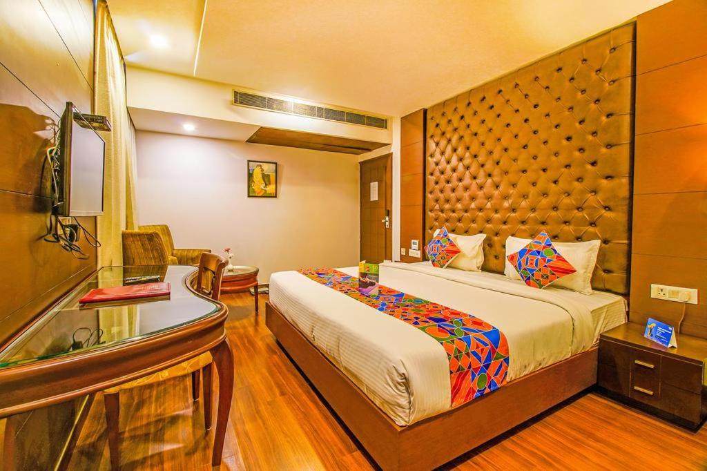 Hotel WTI AIRPORT Delhi -Free Airport Tranferr
