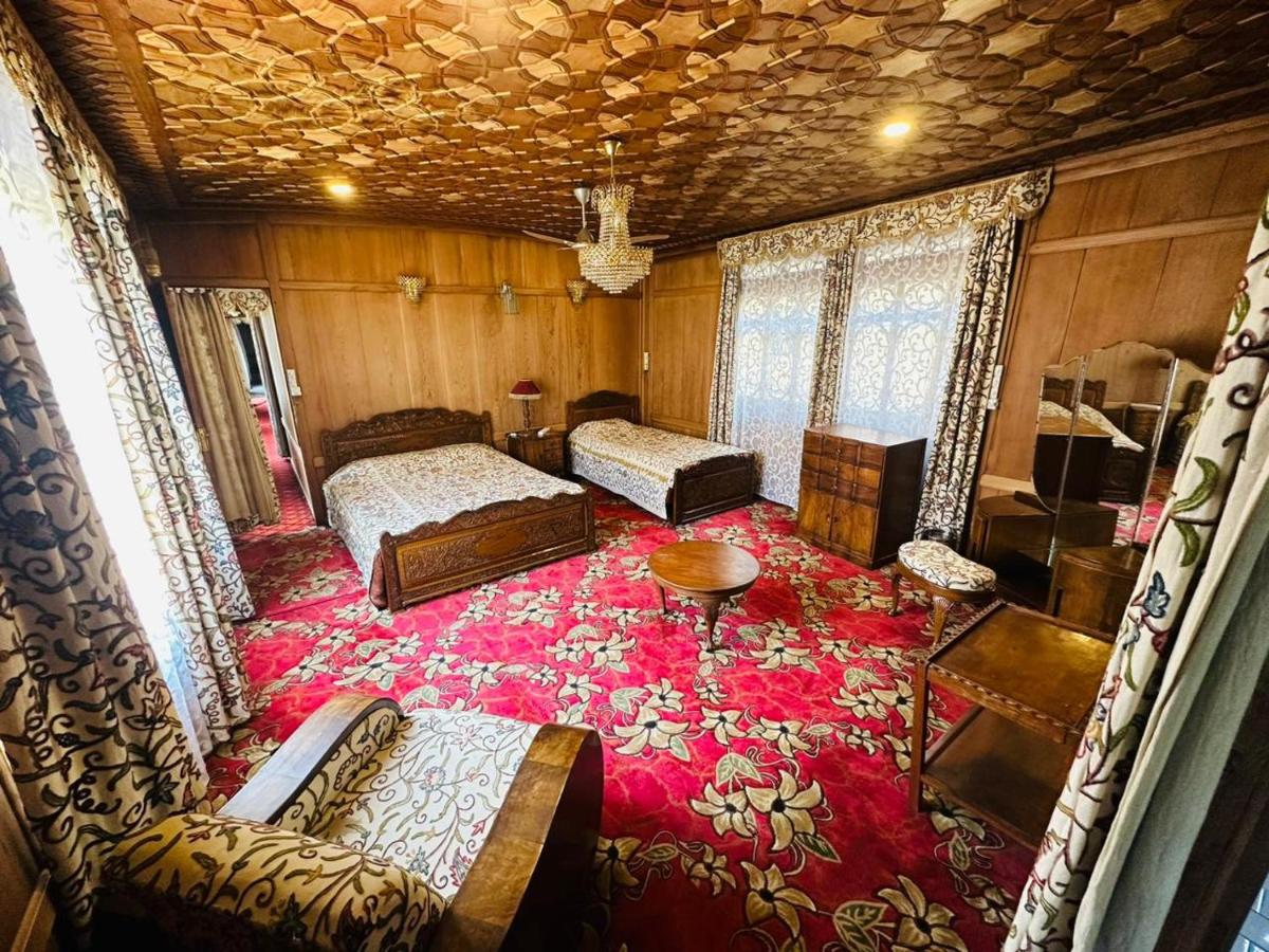 Houseboat New Pride Of Kashmir