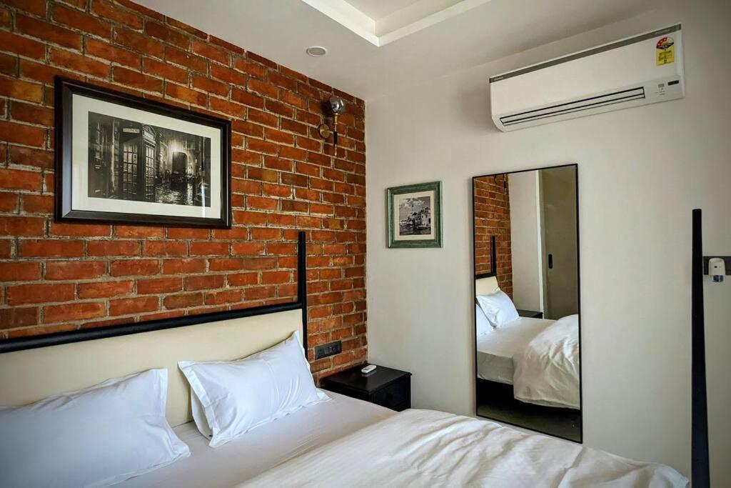 Ivy - 1BHK, forest view, wi-fi & big balcony