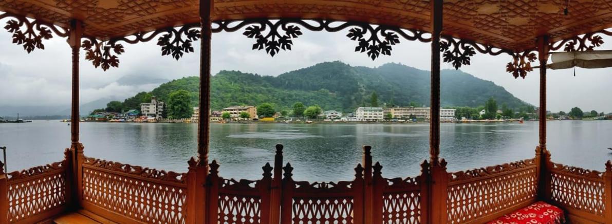 Jacqueline houseboat