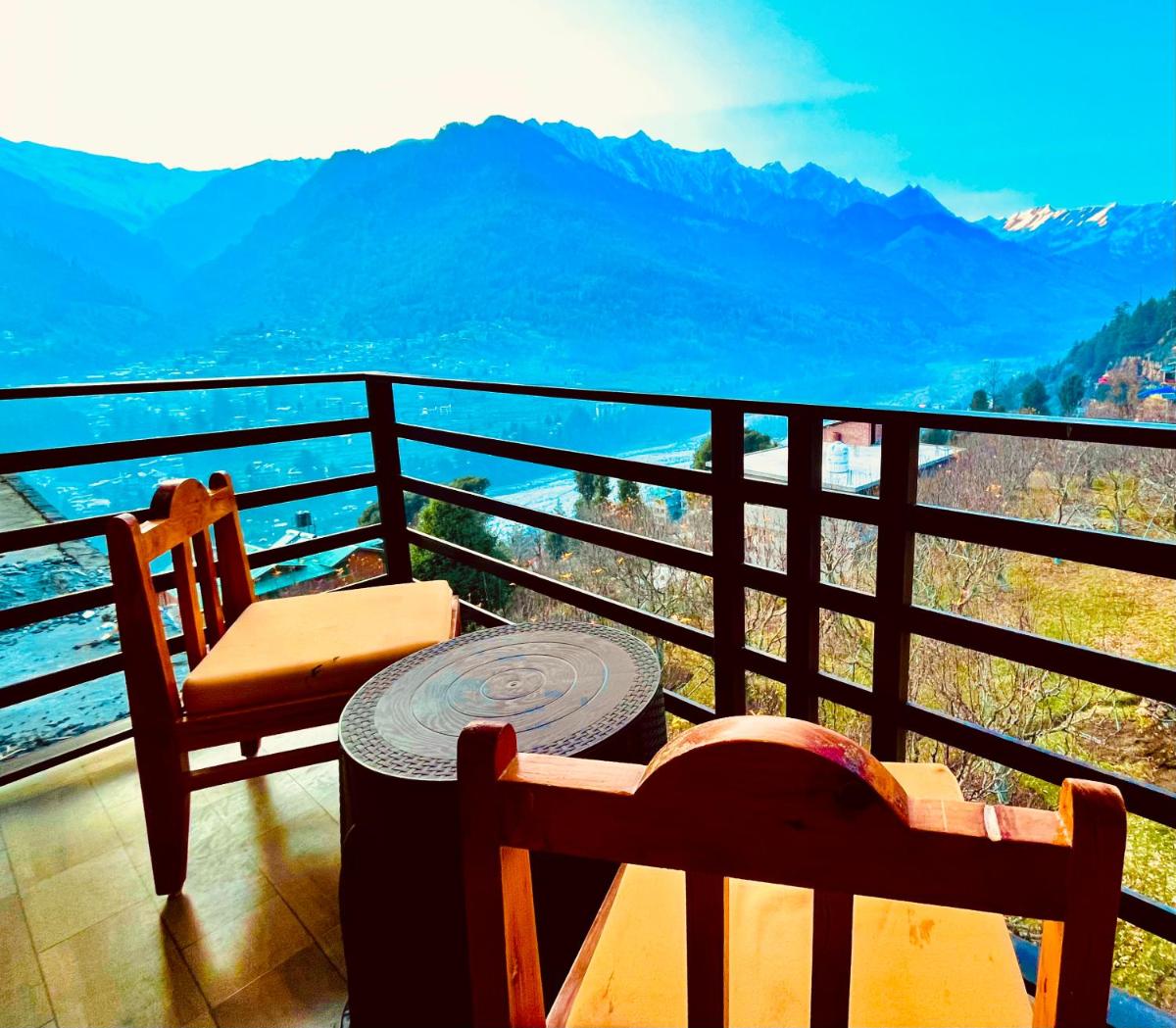 Kartik Cottage, Manali - A Blissful View From Entire Cottage