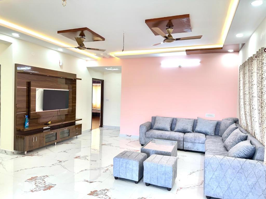 KPHB Phase 15 New Stunning 3 BHK - 5th Floor with Private Parking