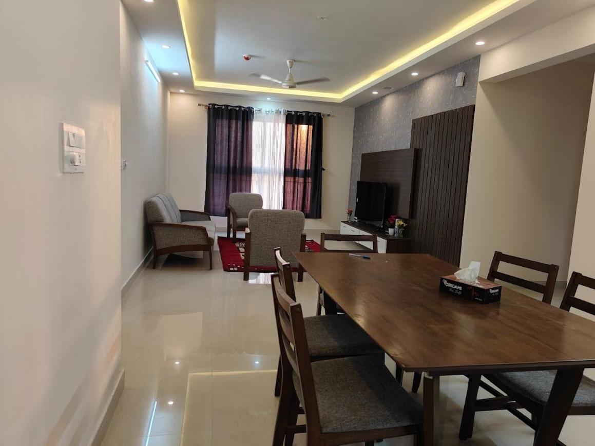 Lakeview 3BHK on 6-Floor Only for Family