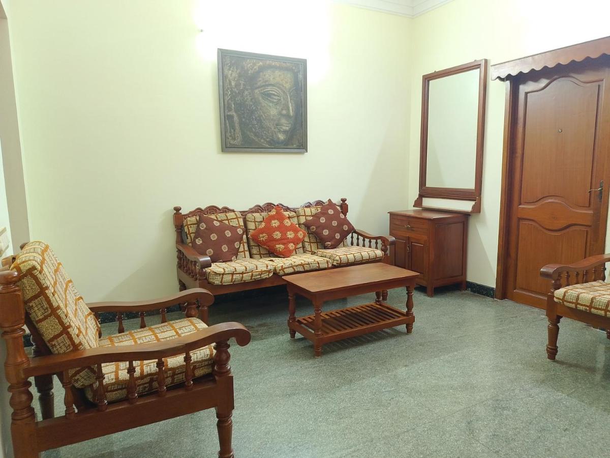Leo Franco Villa Gingee 1