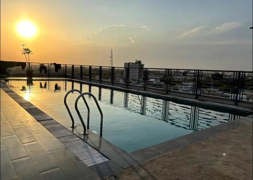 Luxe Escapes