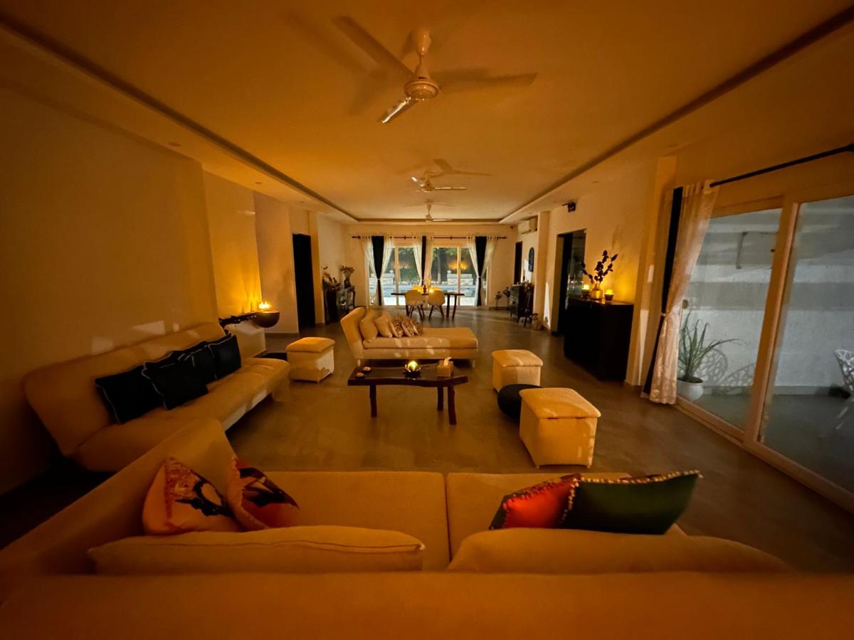 Luxurious Farmhouse with Pool outside Delhi