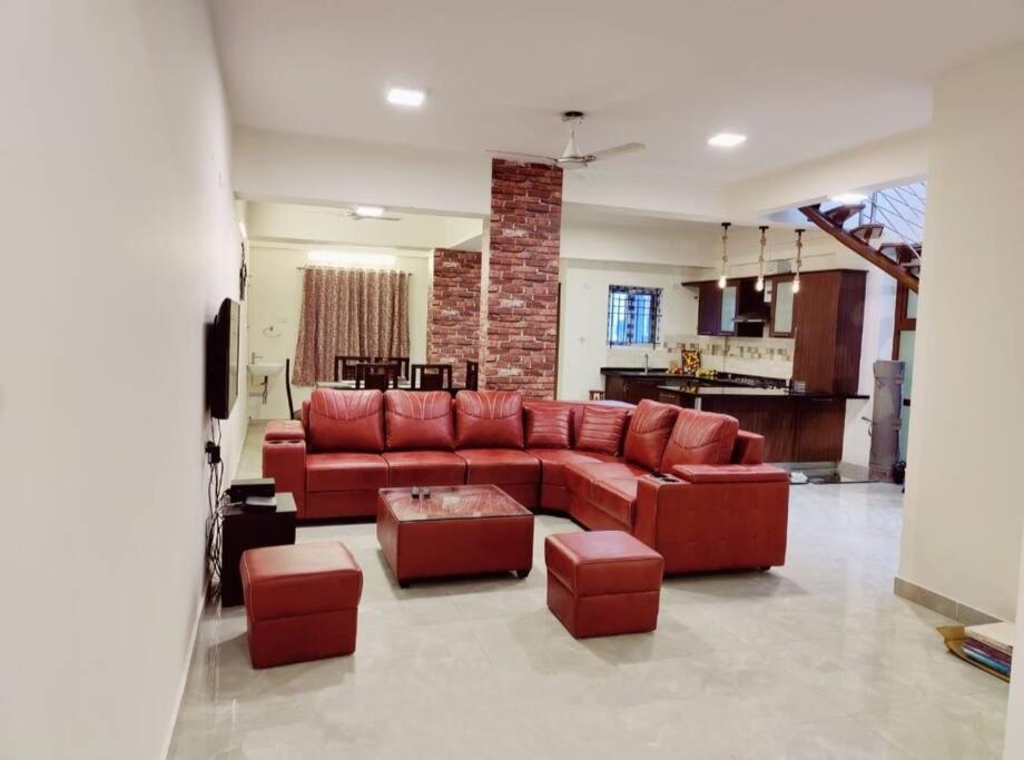 Luxurious Serviced Penthouse With Open Air Patio