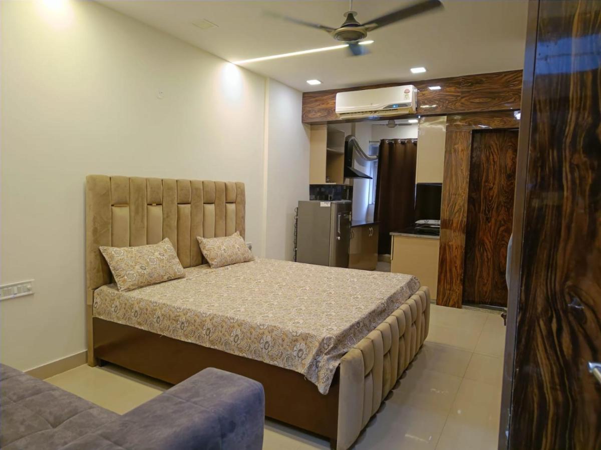 Luxury Furnish Studio Apt 623 in DLF Moti Nagar Delhi