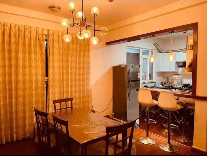 Marvellous 3BHK 12 Floor 100 Mbps - for Family Only