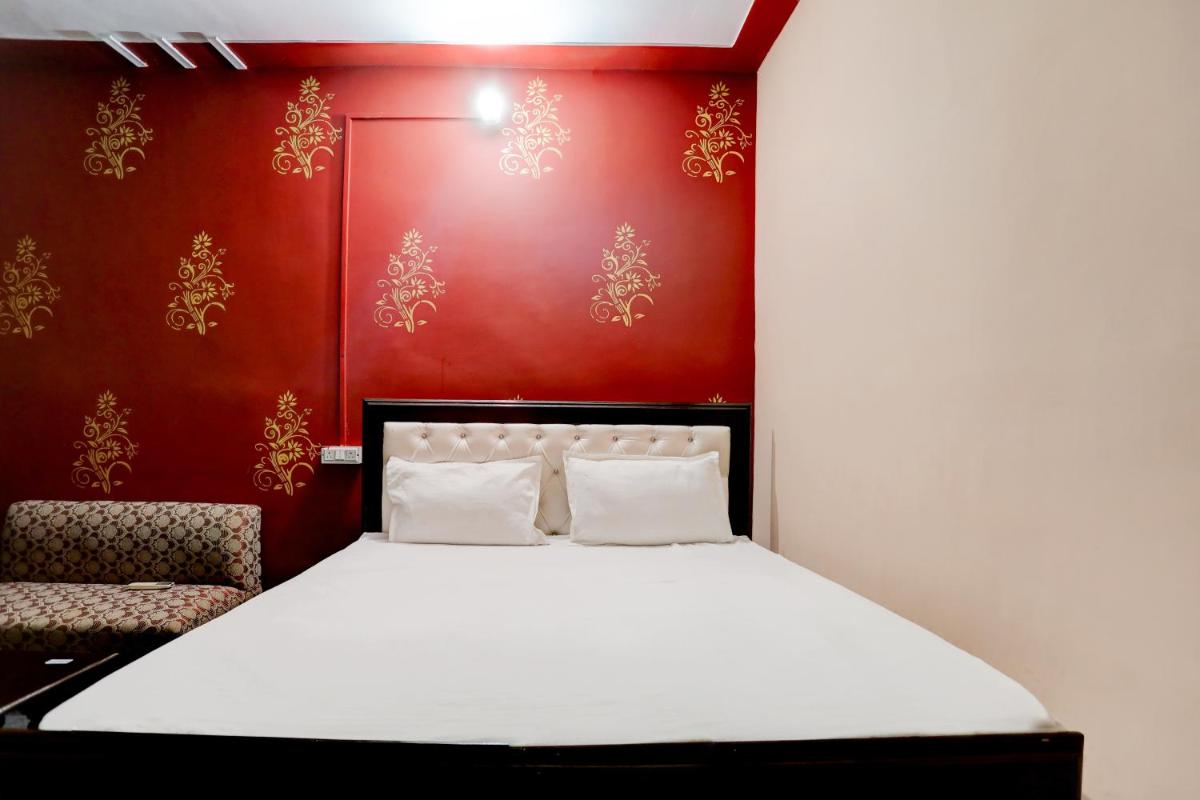 OYO 81024 Grand Iconic Hotel