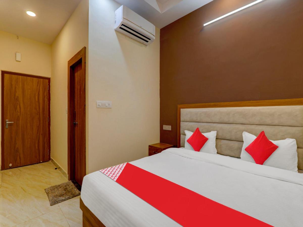 OYO 81142 Hotel B.S Celebration