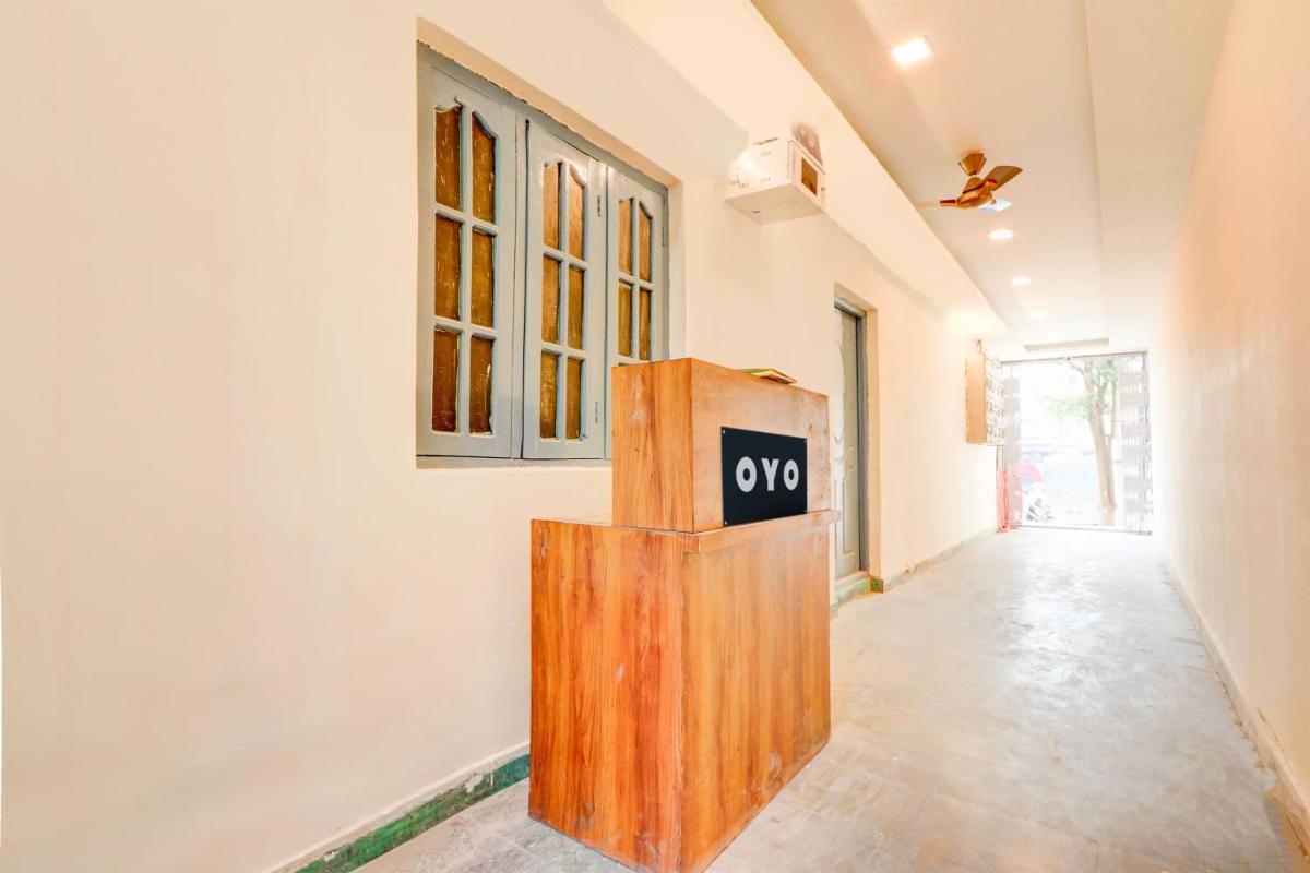 OYO 82475 Hotel R Square