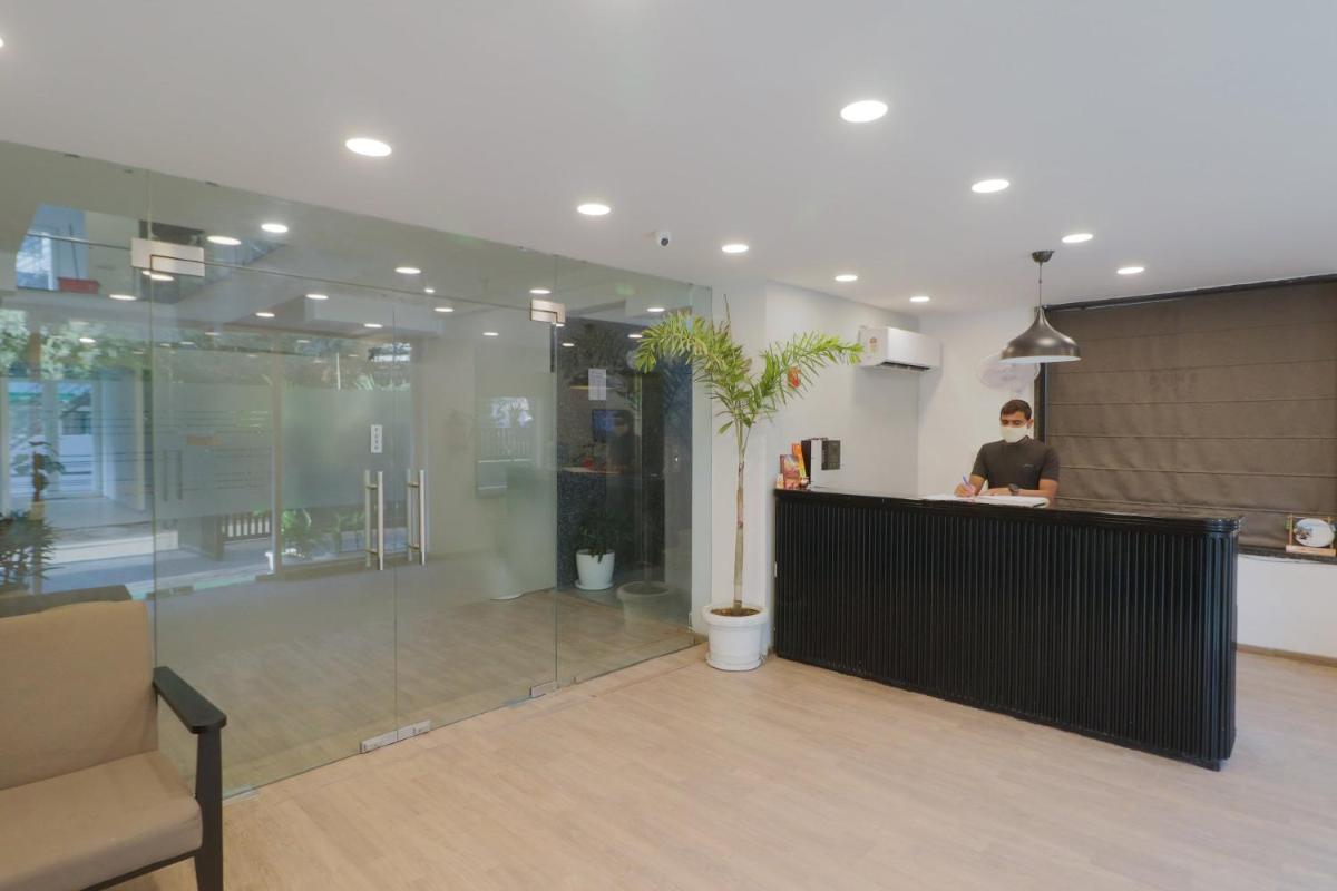 OYO 87604 Hotel Flora Lite