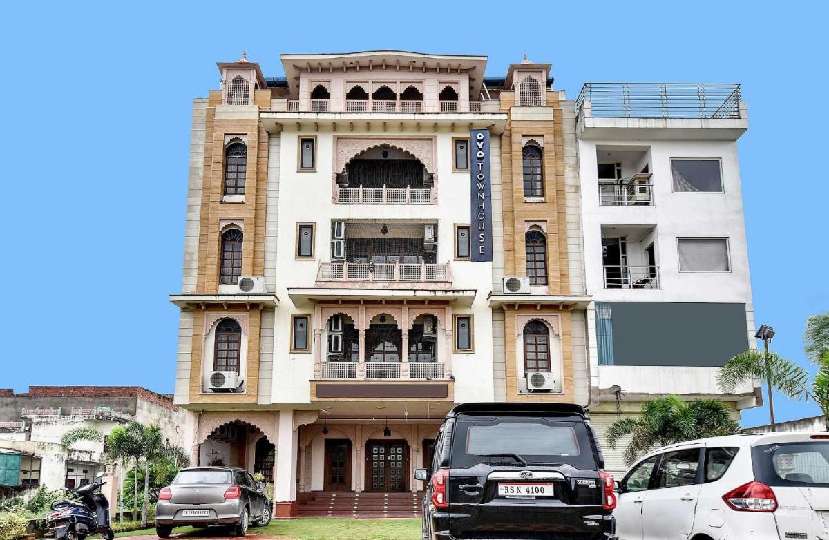 OYO 93445 RAJSHRIS HERITAGE HAVELI