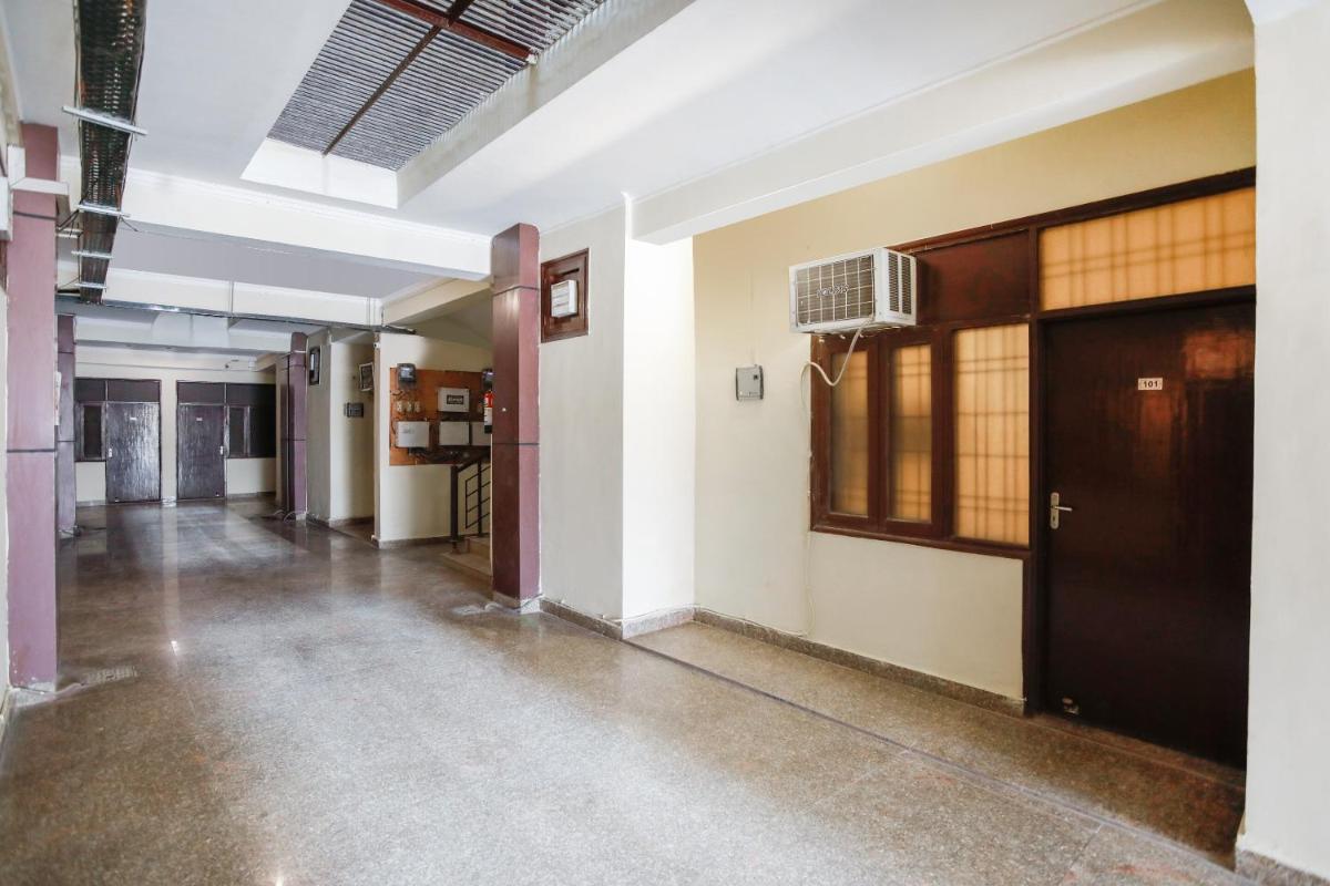 OYO Av Residency Near Botanic Garden Of Indian Republic