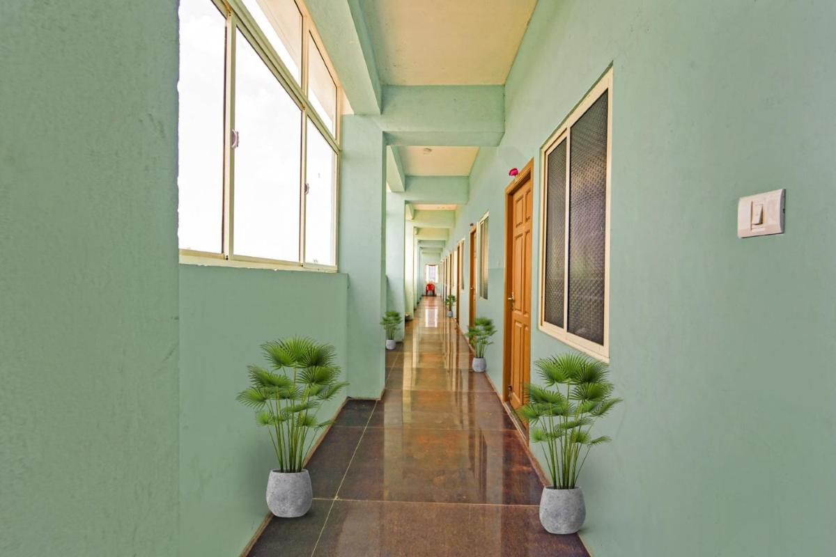 OYO Flagship 92943 Guna Residency