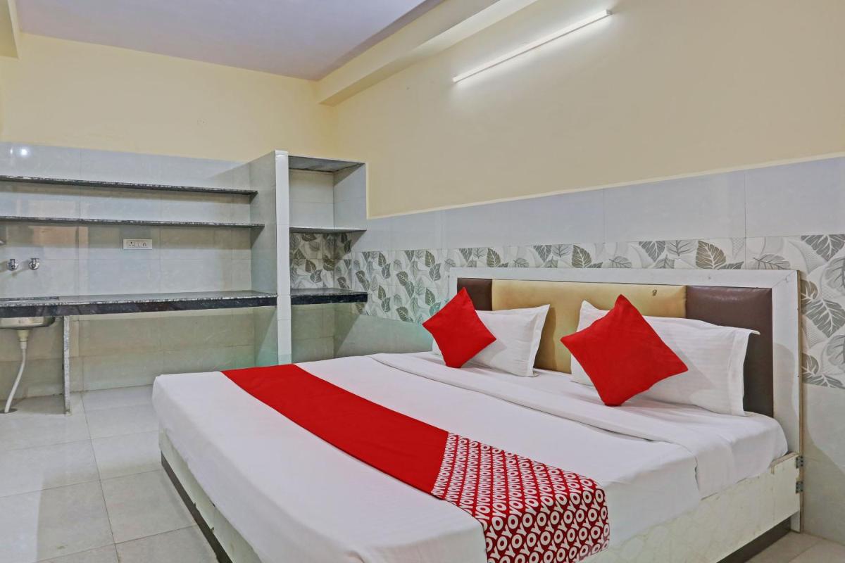 OYO Flagship Aliza Residency