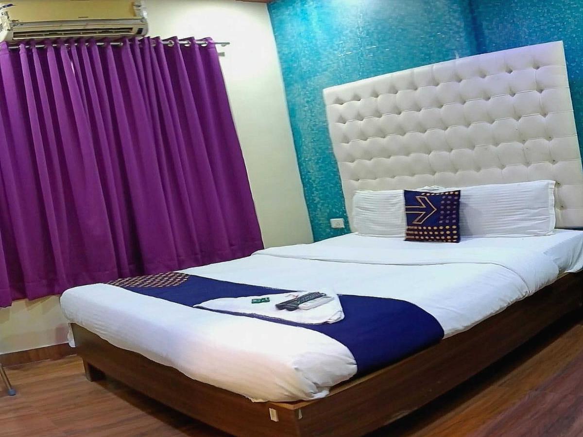 OYO Flagship The Om Sai Residency