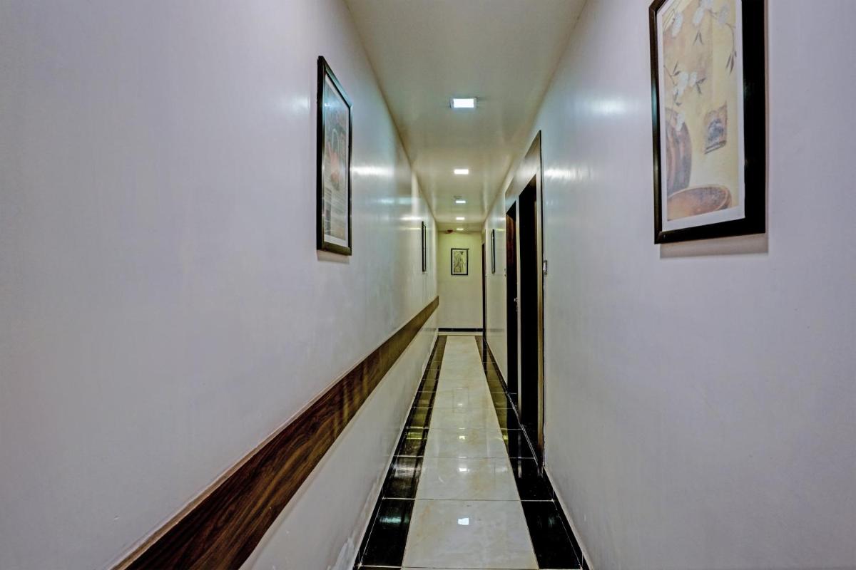 OYO Hotel Blue Inn Residence Near R City Mall