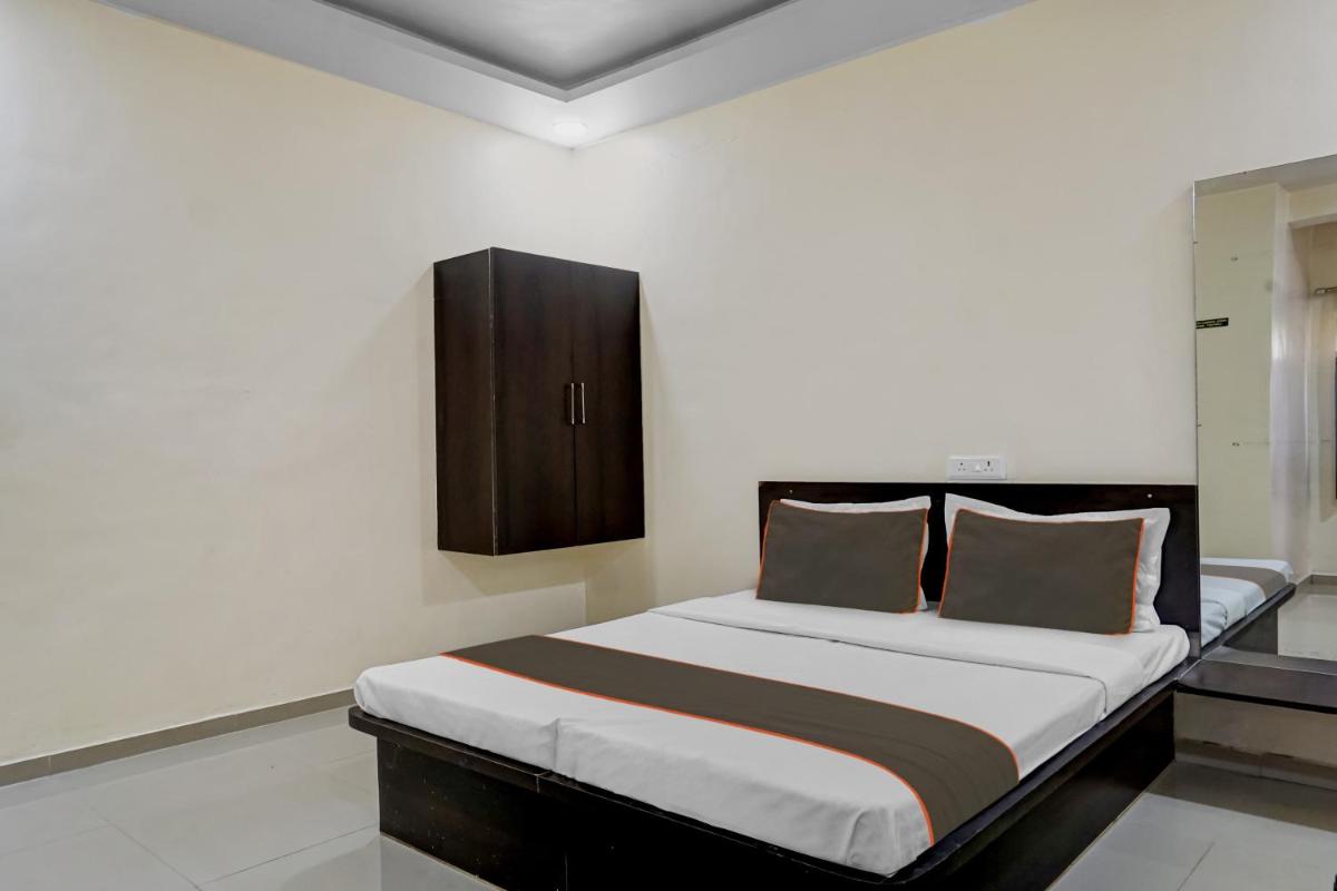 OYO Hotel Parinda Lodging