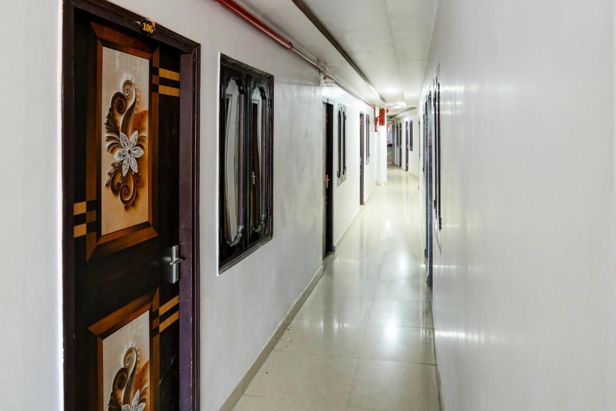 OYO HOTEL R K PALACE INN