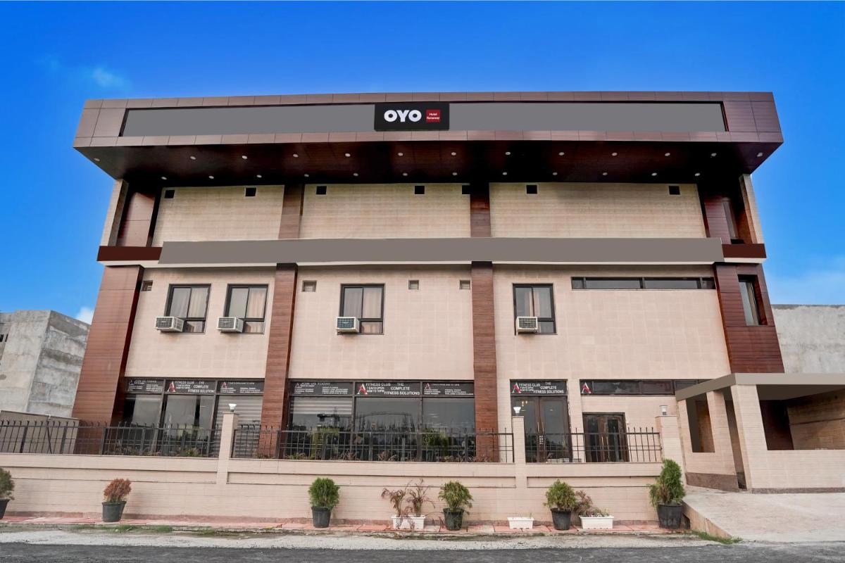 OYO HOTEL RUNAWAY
