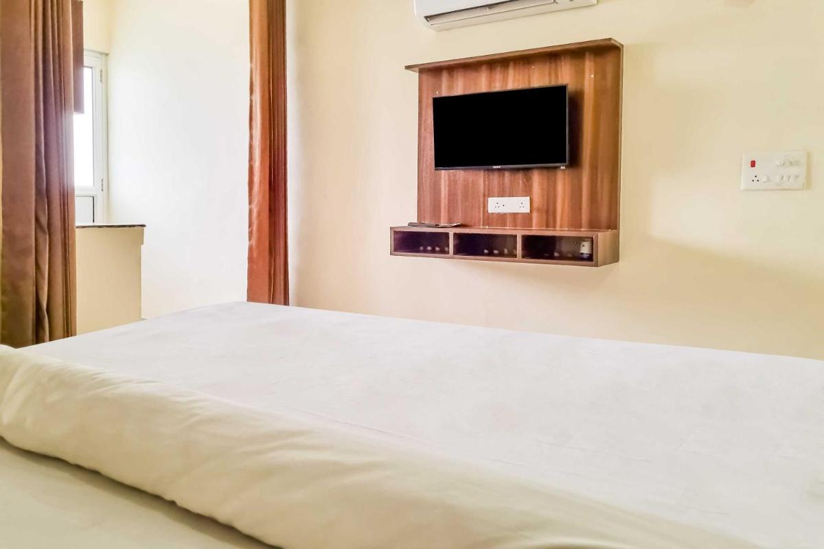 OYO Lemon Hotel Near Omaxe Gurgaon Mall