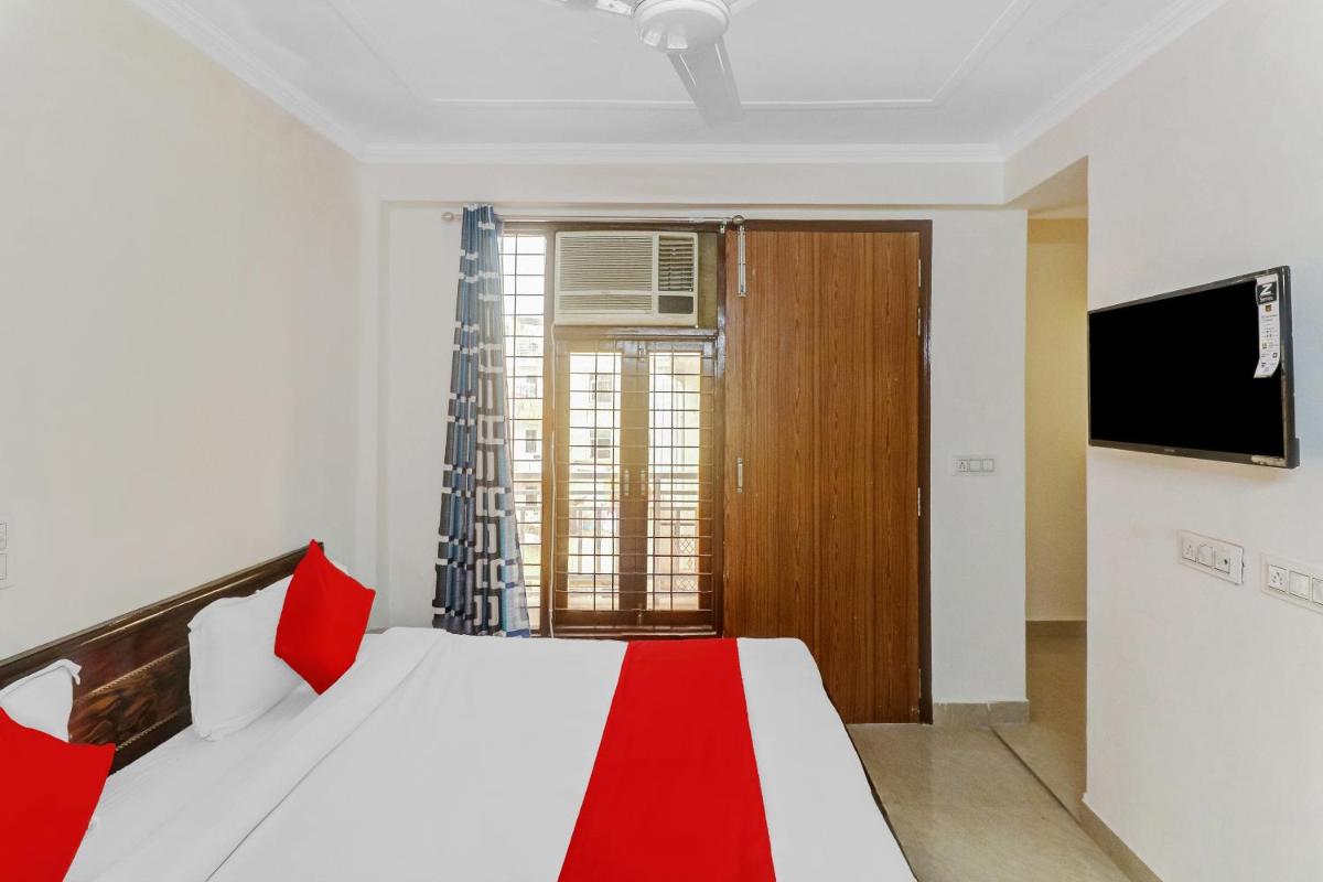 OYO South Plaza Near Qutab Minar Metro Station