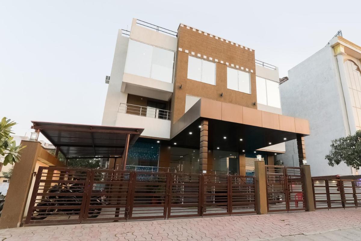 OYO The Maharaja Inn