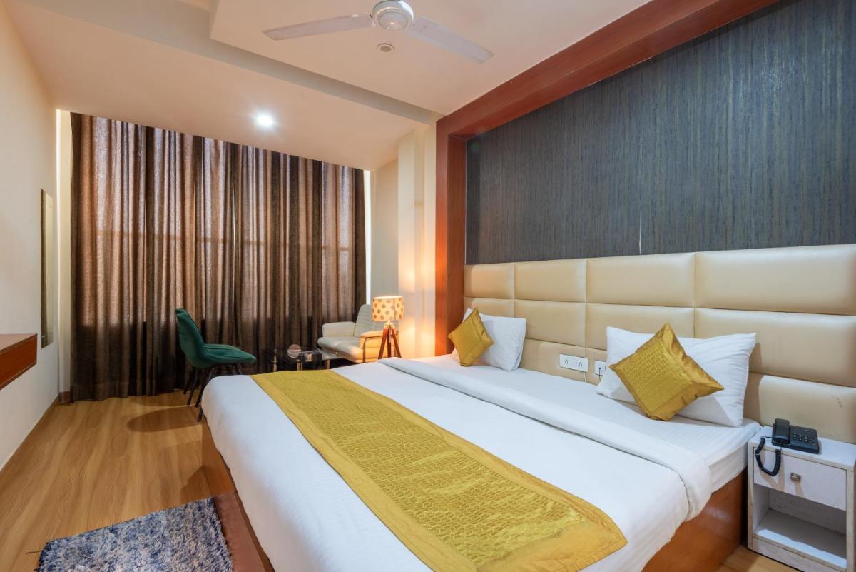 Oyster Pearl Hotels & Banquets Sector 39 Gurgaon