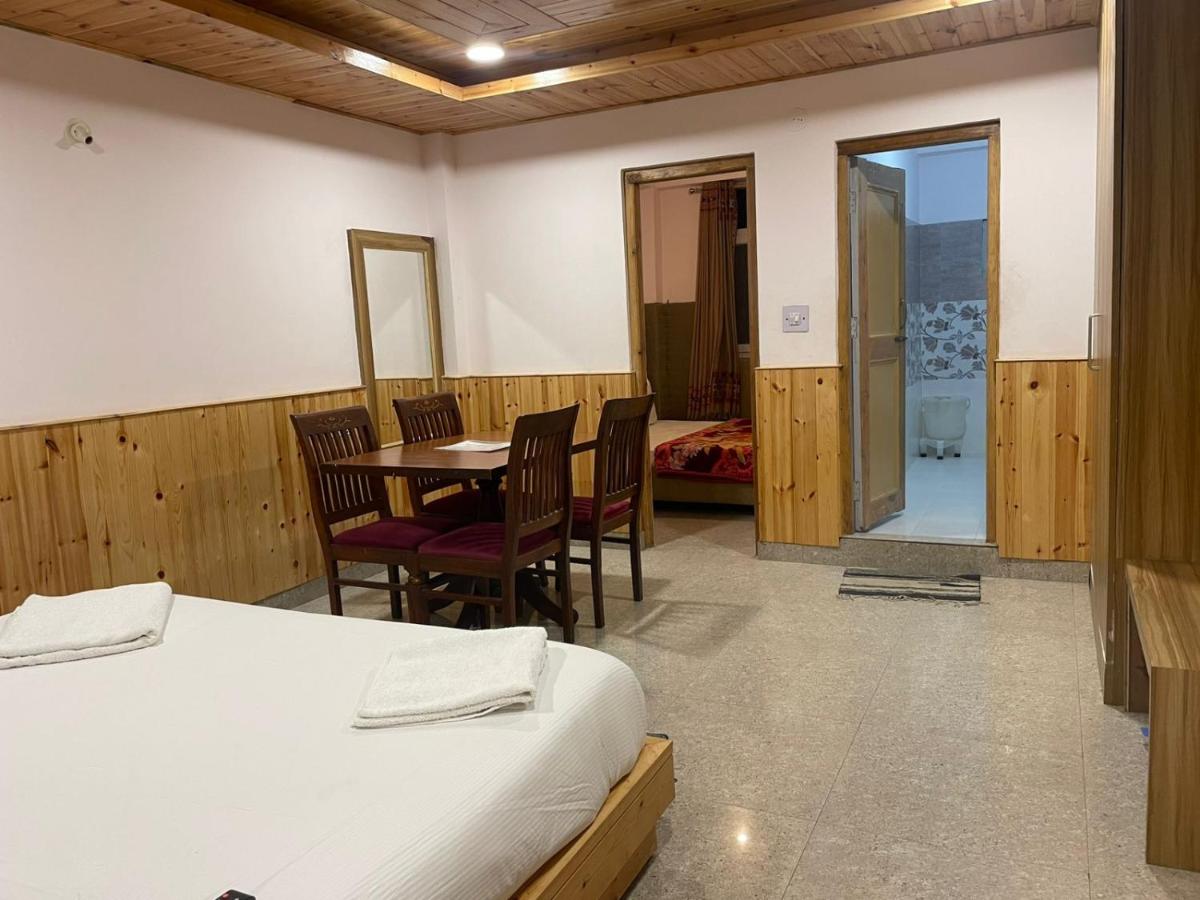 Preet Guest House In Old Manali with Mountain View