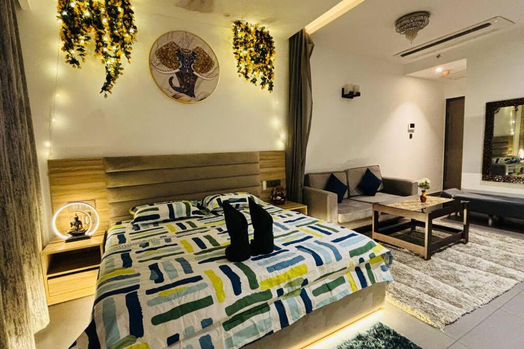 River & City View - 5 Star Apartment at Sky Heights by Love Lounge