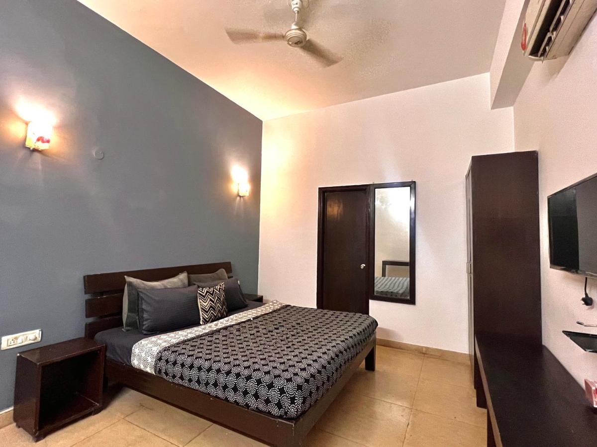 Room with kitchen on main road