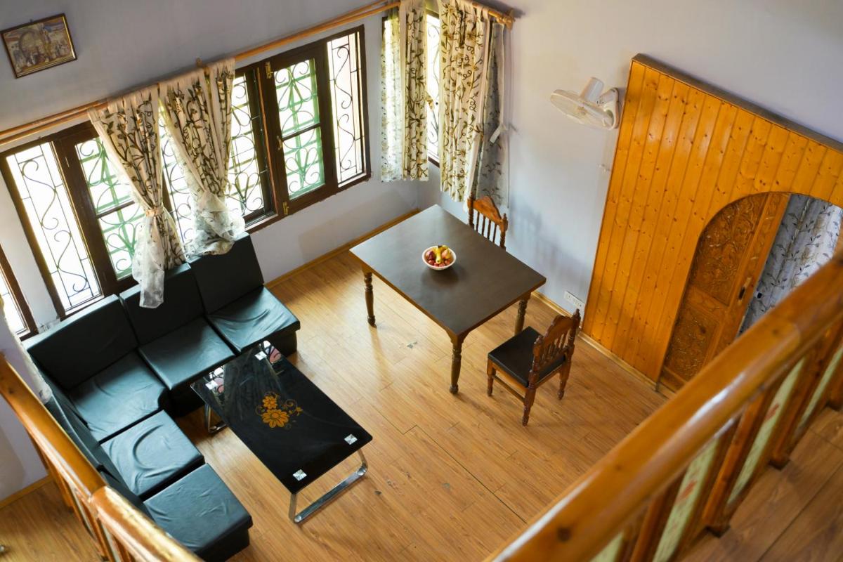 Rose Cottage 03 bedroom with private balconies