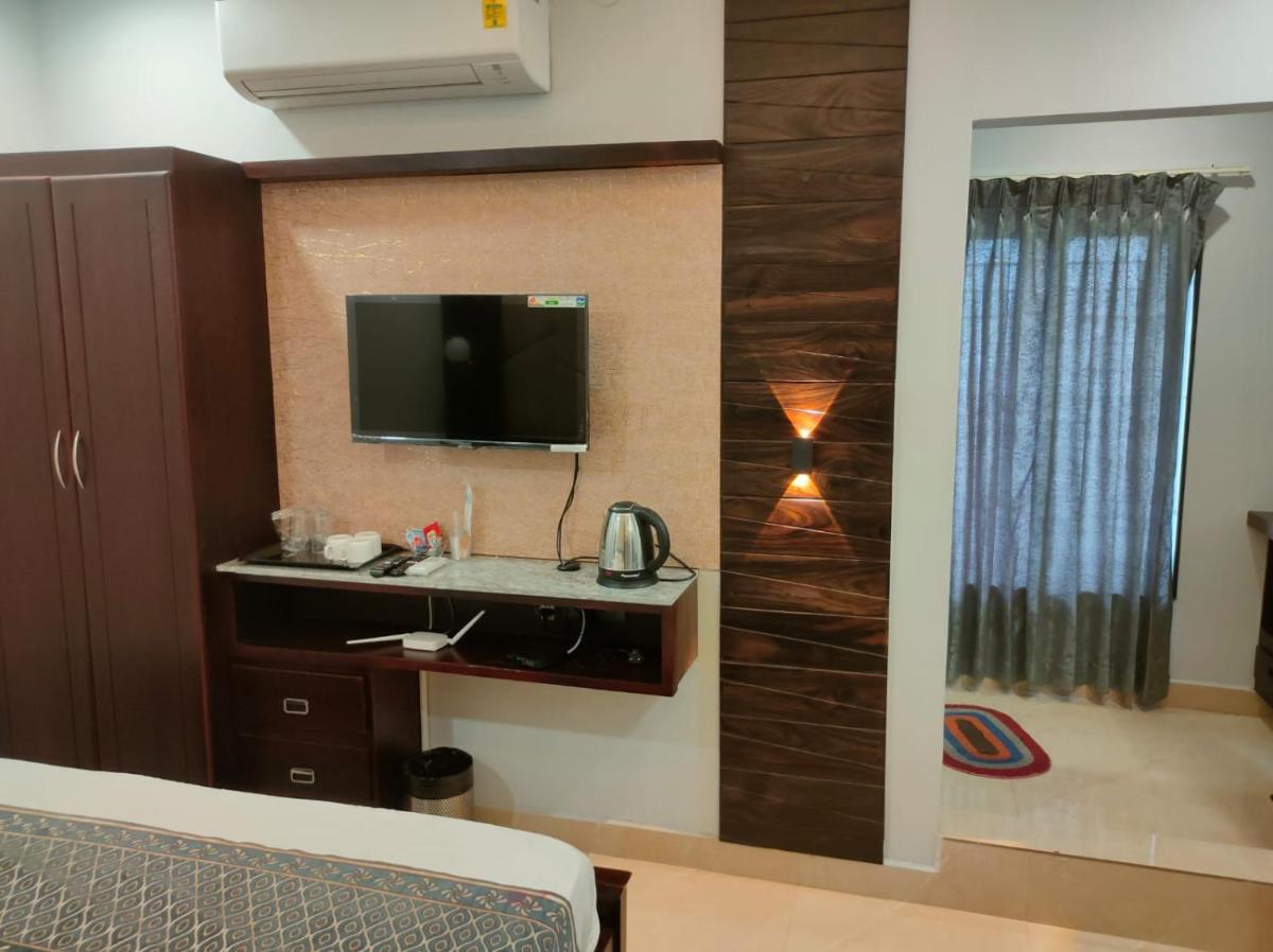 ROYES PARK ROOMs & MINI PARTY HALL