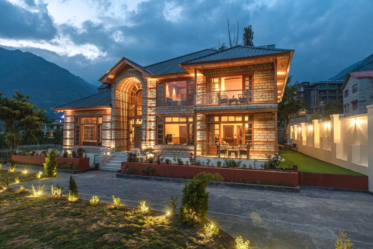 SaffronStays Monarch Manor, Manali - regal mansion