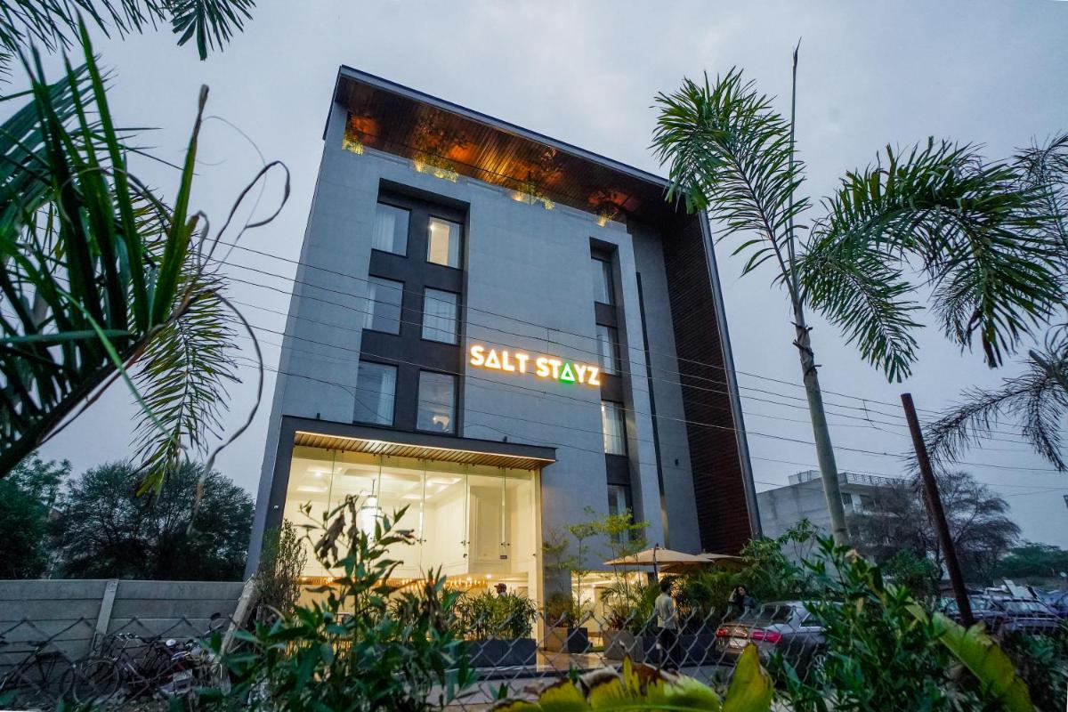 Saltstayz Basil - Near Golf Course Road & Extension Road